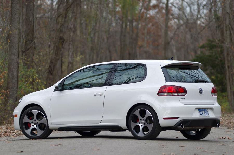  Volkswagen Golf GTi 2012 года  (фото 12 из 48)